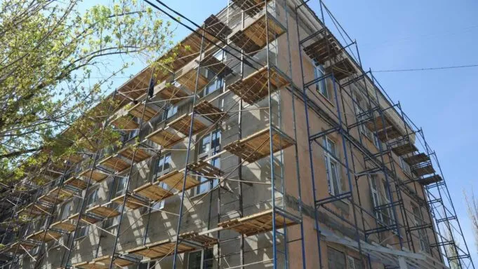 Капитальный ремонт фасада многоквартирного дома: что входит